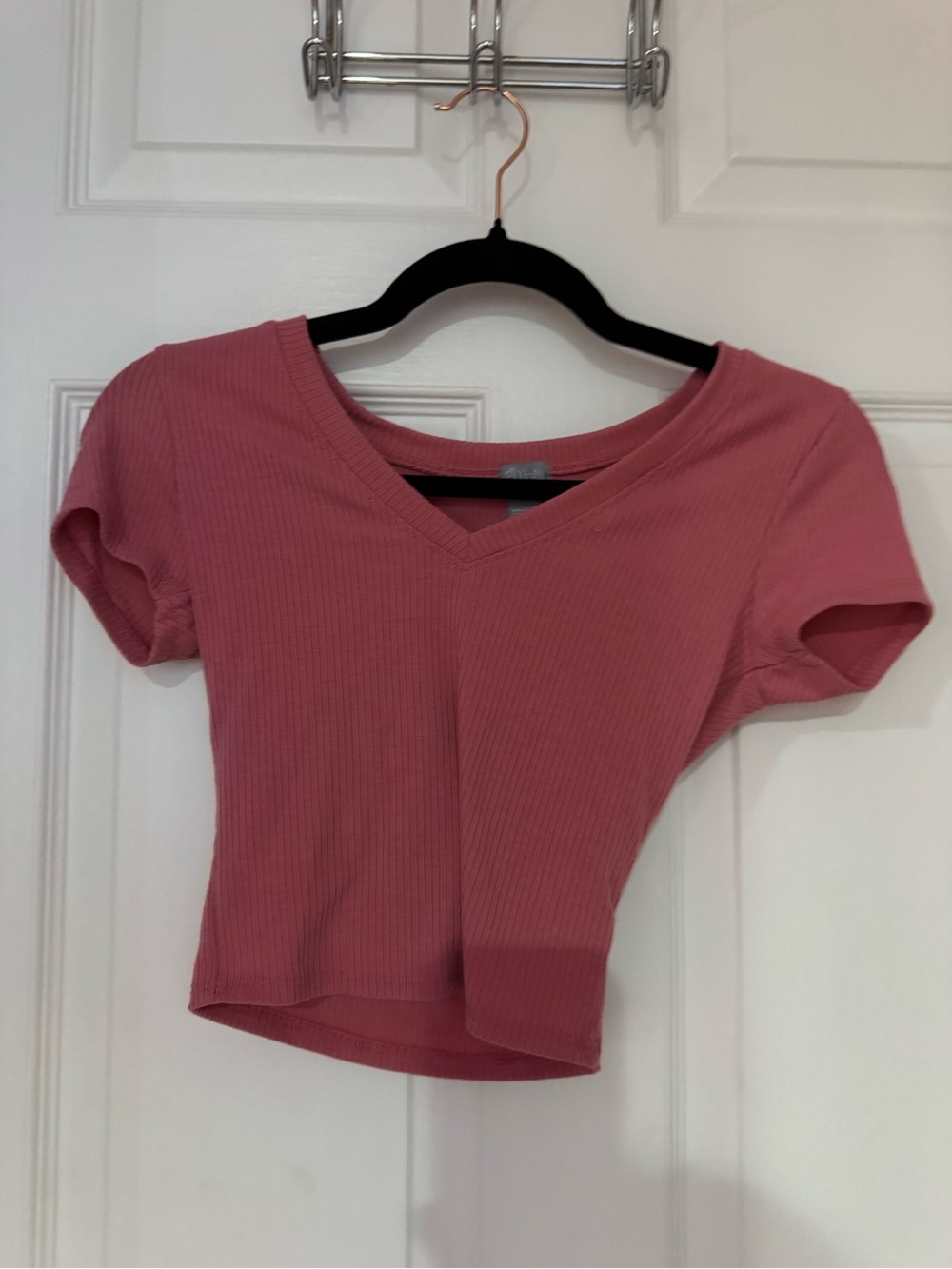 Tilly's Ribbed V-Neck Cropped Top in Rose